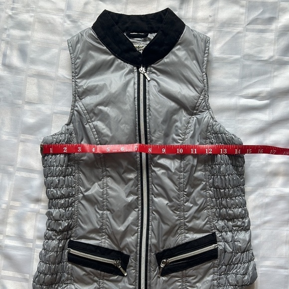 Good Rider Silver & Black Equestrian Rider Light Puff Vest - Picture 3 of 11